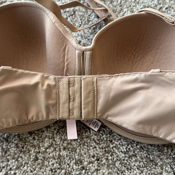 Victorias Secret, Body By Victoria Strapless Bra - Picture 4 of 7